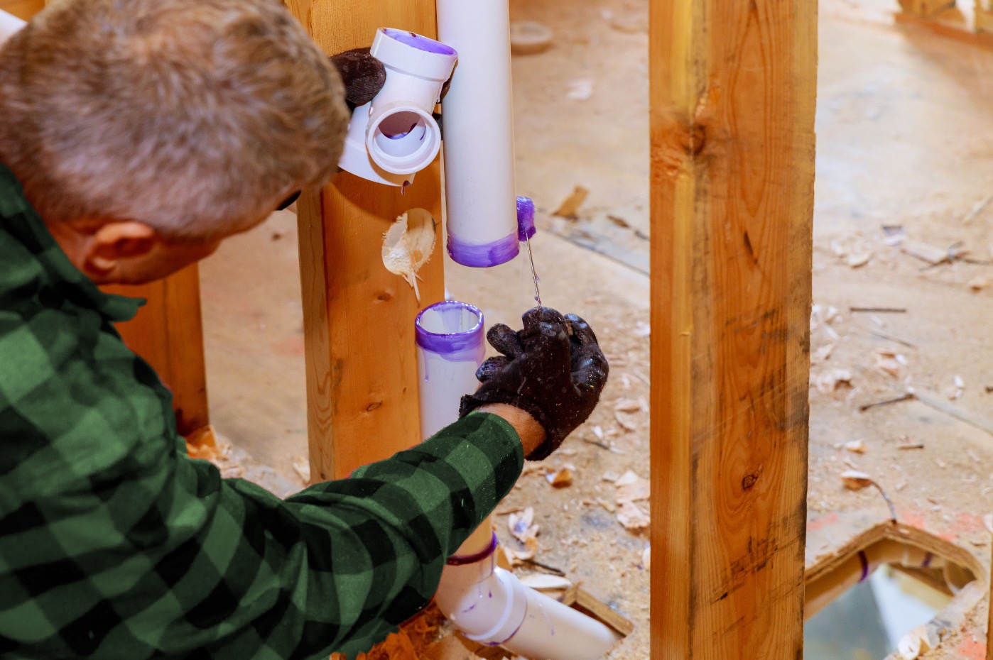 plumber-assembling-pvc-drain-pipes-2022-12-01-21-23-35-utc